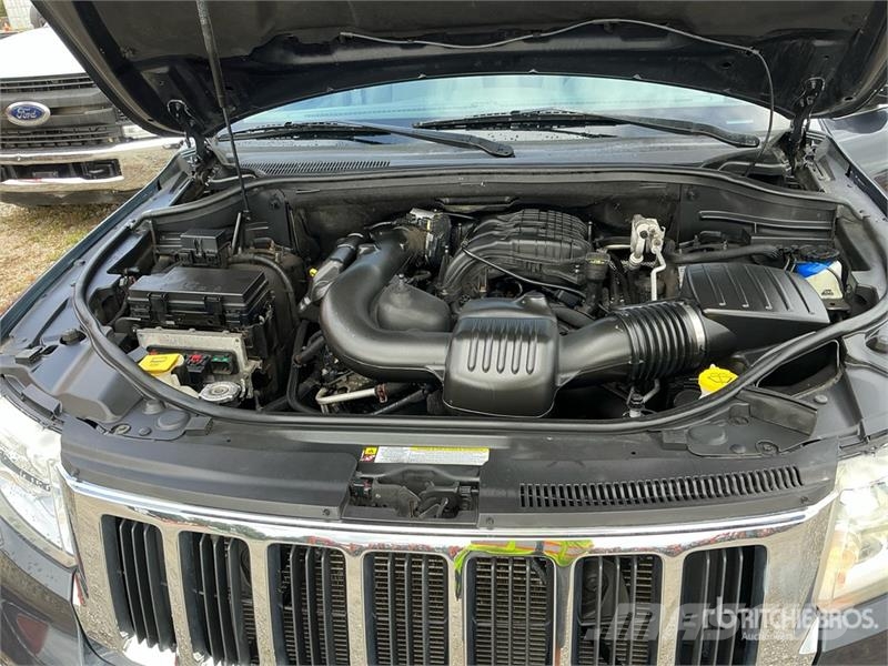 Jeep Grand Cherokee Laredo Avtomobili