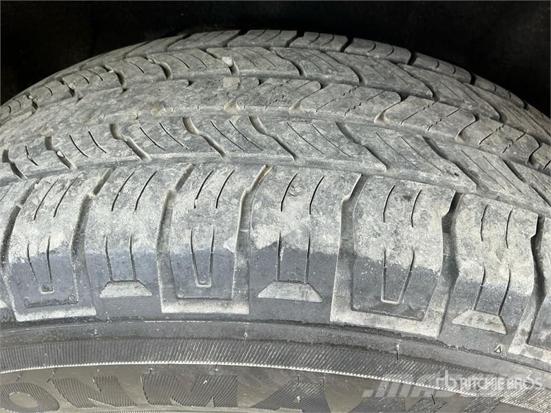 Jeep Grand Cherokee Laredo Avtomobili
