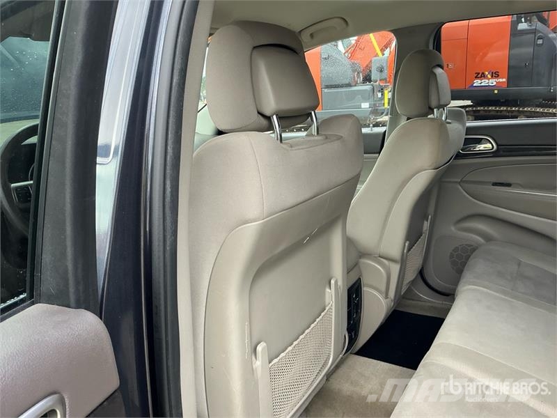 Jeep Grand Cherokee Laredo Avtomobili