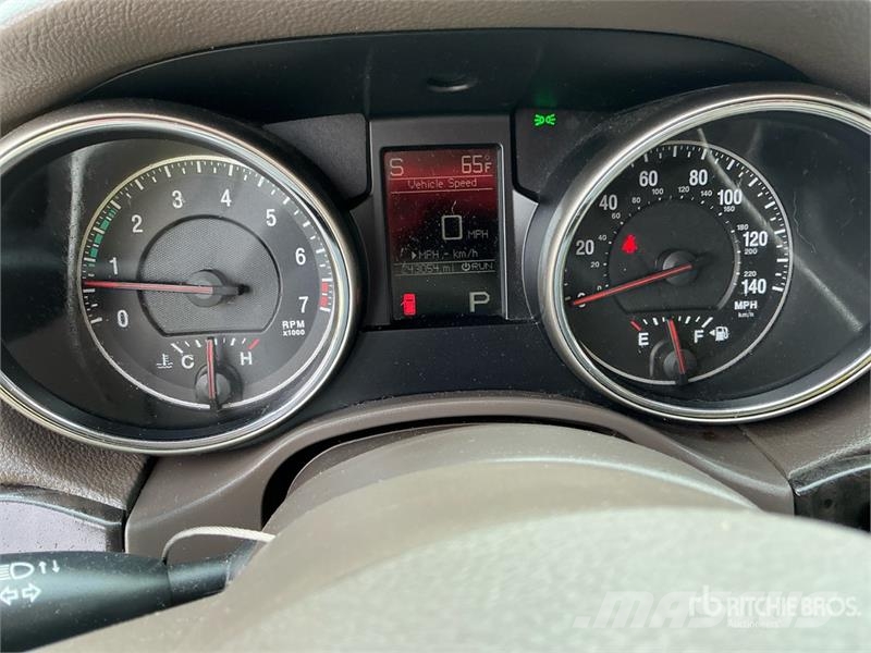 Jeep Grand Cherokee Laredo Avtomobili