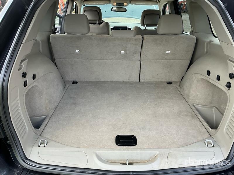Jeep Grand Cherokee Laredo Avtomobili