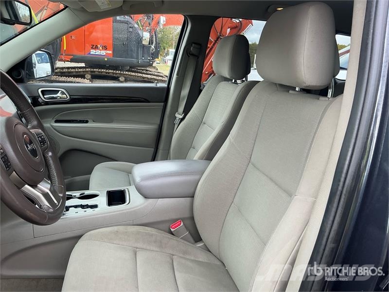 Jeep Grand Cherokee Laredo Avtomobili