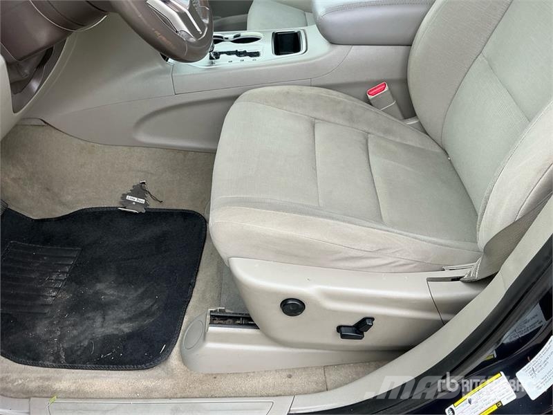Jeep Grand Cherokee Laredo Avtomobili