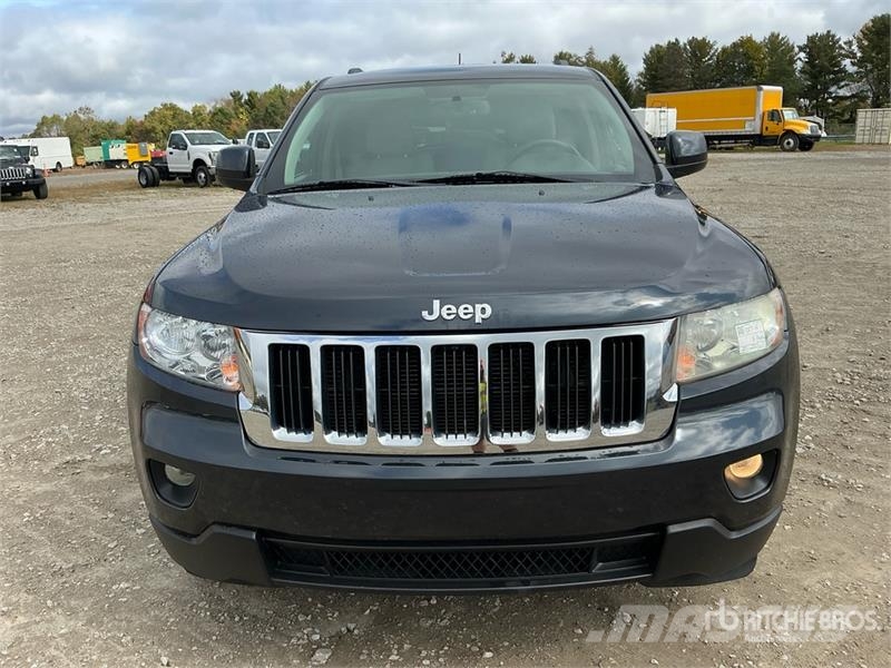 Jeep Grand Cherokee Laredo Avtomobili