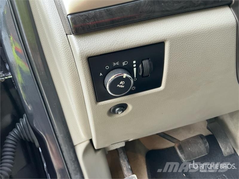 Jeep Grand Cherokee Laredo Avtomobili