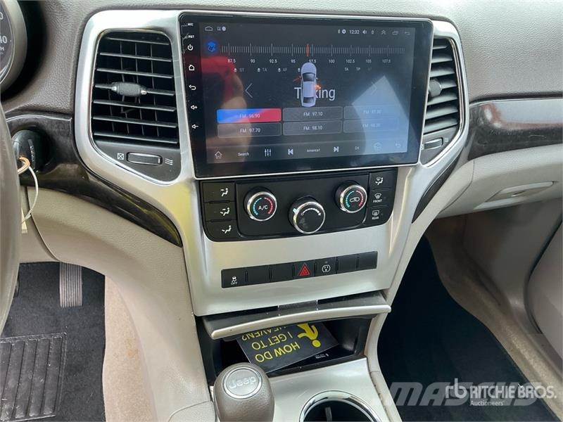 Jeep Grand Cherokee Laredo Avtomobili
