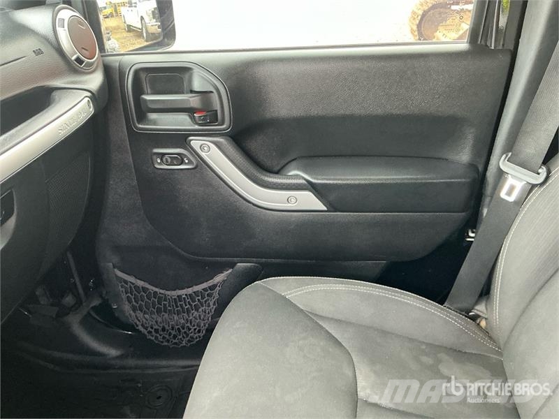 Jeep Wrangler Unlimited Sahara Avtomobili