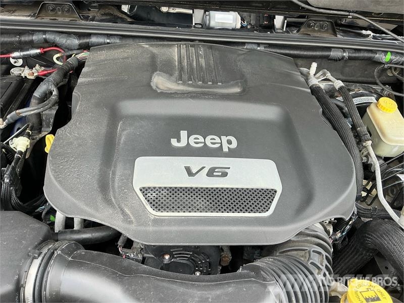 Jeep Wrangler Unlimited Sahara Avtomobili