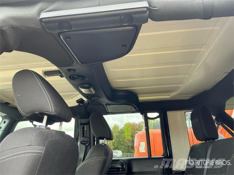 Jeep Wrangler Unlimited Sahara Avtomobili