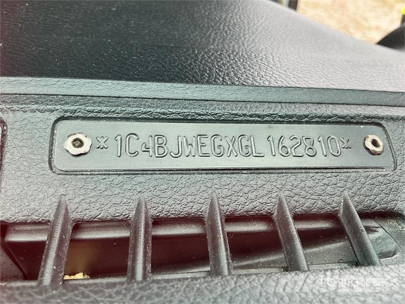 Jeep Wrangler Unlimited Sahara Avtomobili