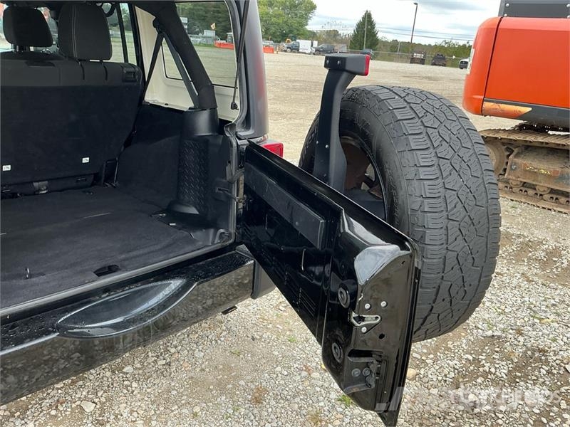 Jeep Wrangler Unlimited Sahara Avtomobili