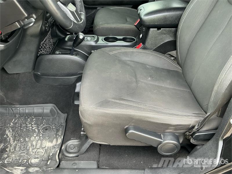Jeep Wrangler Unlimited Sahara Avtomobili
