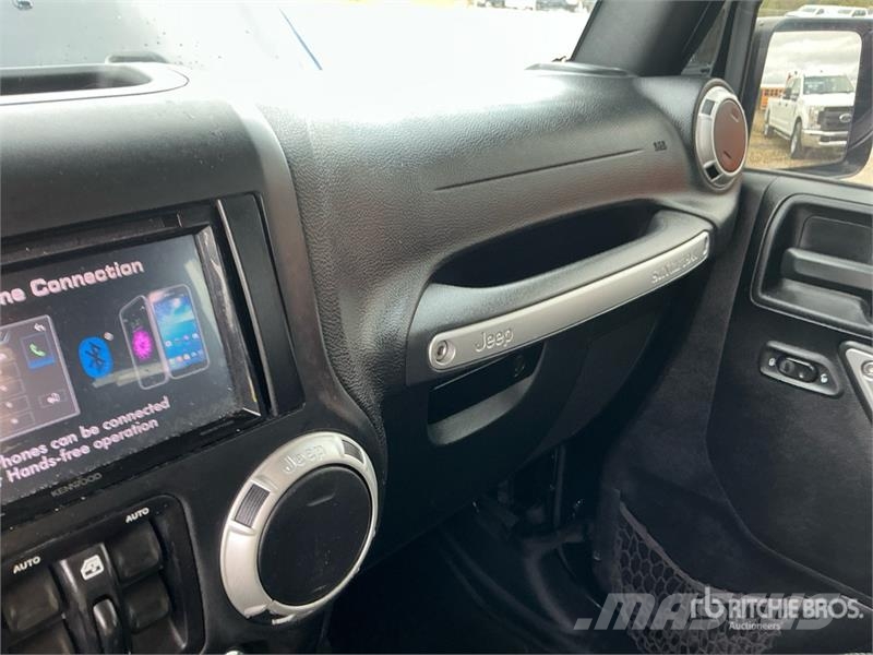 Jeep Wrangler Unlimited Sahara Avtomobili