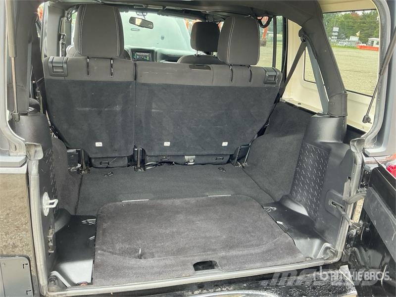 Jeep Wrangler Unlimited Sahara Avtomobili