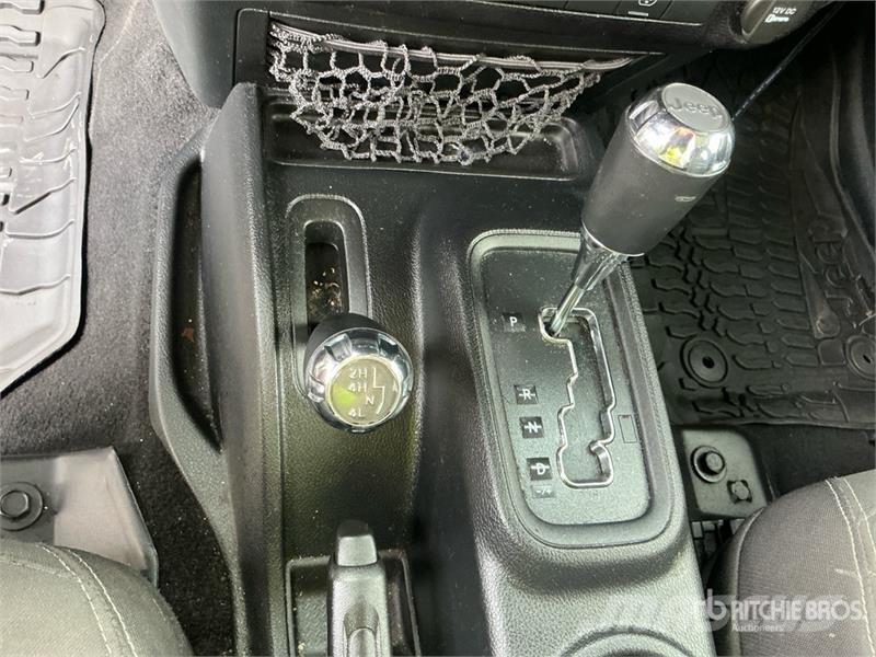 Jeep Wrangler Unlimited Sahara Avtomobili