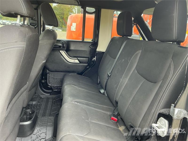Jeep Wrangler Unlimited Sahara Avtomobili