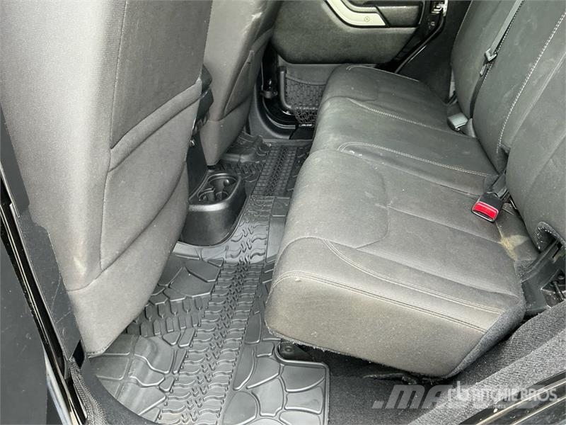 Jeep Wrangler Unlimited Sahara Avtomobili