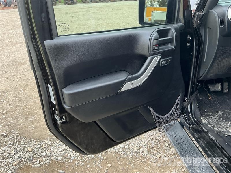 Jeep Wrangler Unlimited Sahara Avtomobili