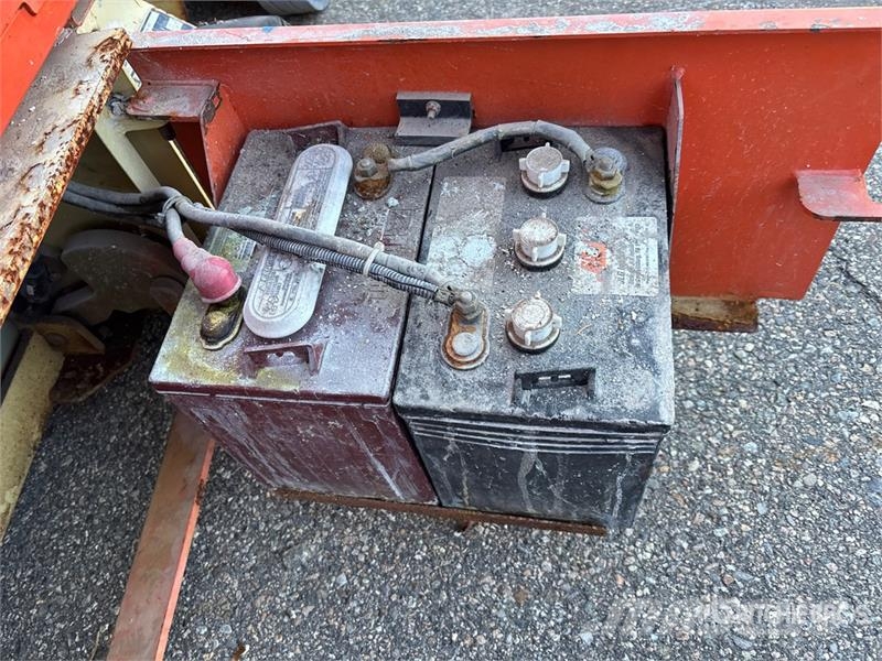 JLG 1230ES Vertical Mast Lift (Inoperable) Vertikālie pacēlāji