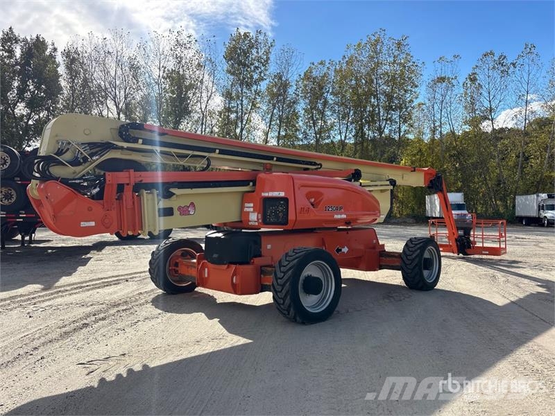 JLG 1250AJP 4WD Diesel Articulating Boom Lift - Factor 관절형 전동이동 리프트