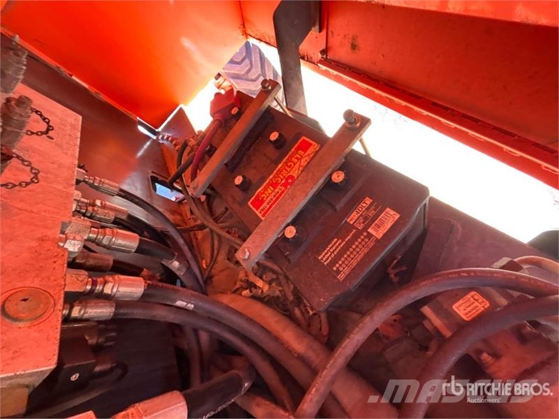 JLG 1350SJP 4WD Diesel Telescopic Boom Lift - Factory Plataformas con brazo de elevación telescópico