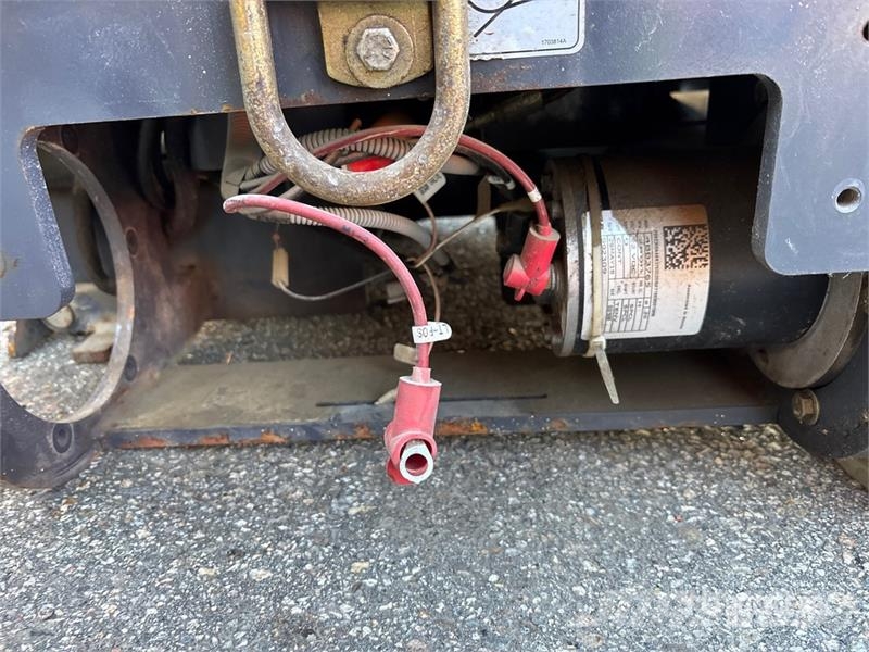 JLG 20MVL Vertical Mast Lift (Inoperable) 垂直昇降型リフト