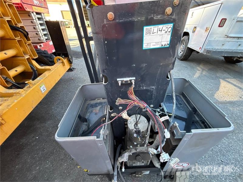 JLG 20MVL Vertical Mast Lift (Inoperable) رافعات السارية الرأسية