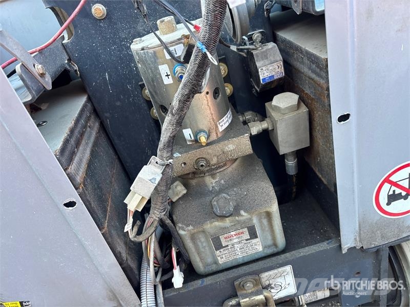 JLG 20MVL Vertical Mast Lift (Inoperable) 垂直昇降型リフト