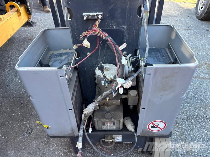 JLG 20MVL Vertical Mast Lift (Inoperable) رافعات السارية الرأسية