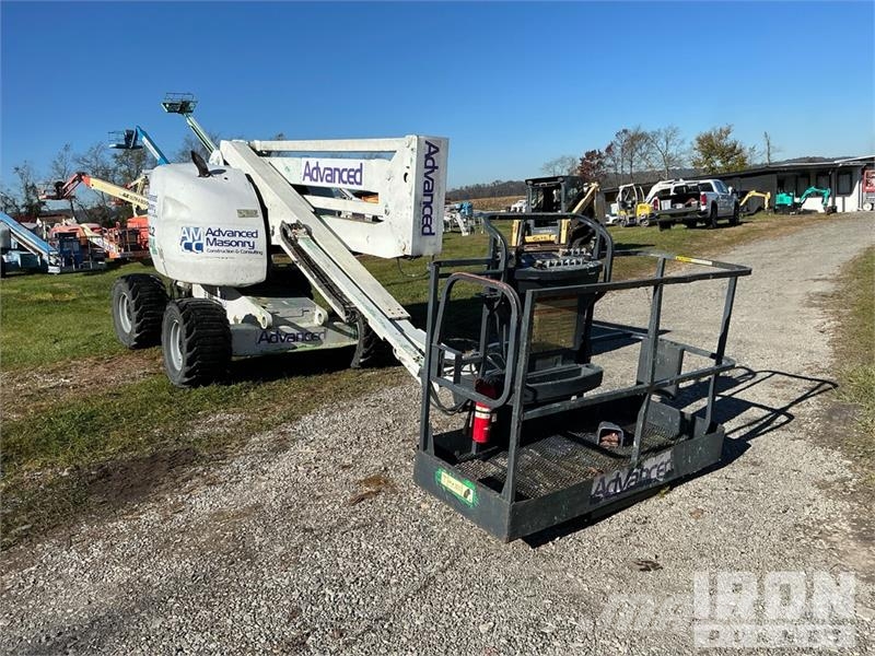 JLG 450A Series II 4WD Dual Fuel Articulating Boom Lif Kuukulkijat