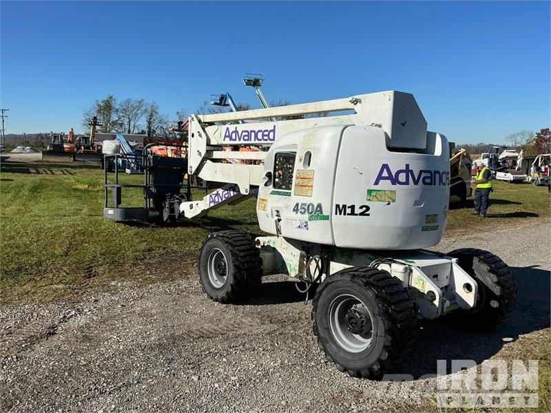 JLG 450A Series II 4WD Dual Fuel Articulating Boom Lif Kuukulkijat