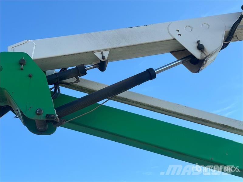 JLG 450A Series II 4WD Dual Fuel Articulating Boom Lif Nacelles articulées
