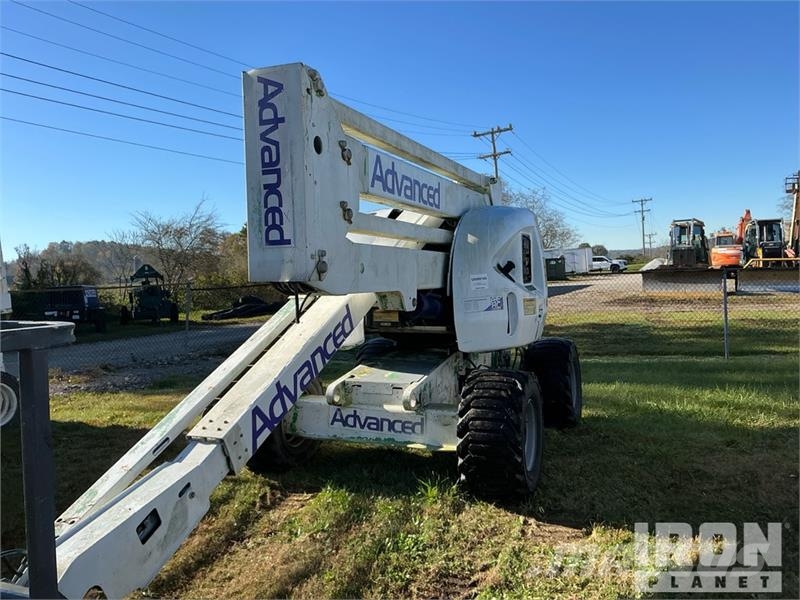 JLG 450A Series II 4WD Dual Fuel Articulating Boom Lif Kuukulkijat