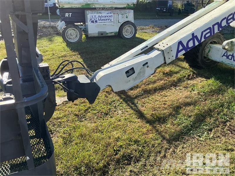 JLG 450A Series II 4WD Dual Fuel Articulating Boom Lif Kuukulkijat
