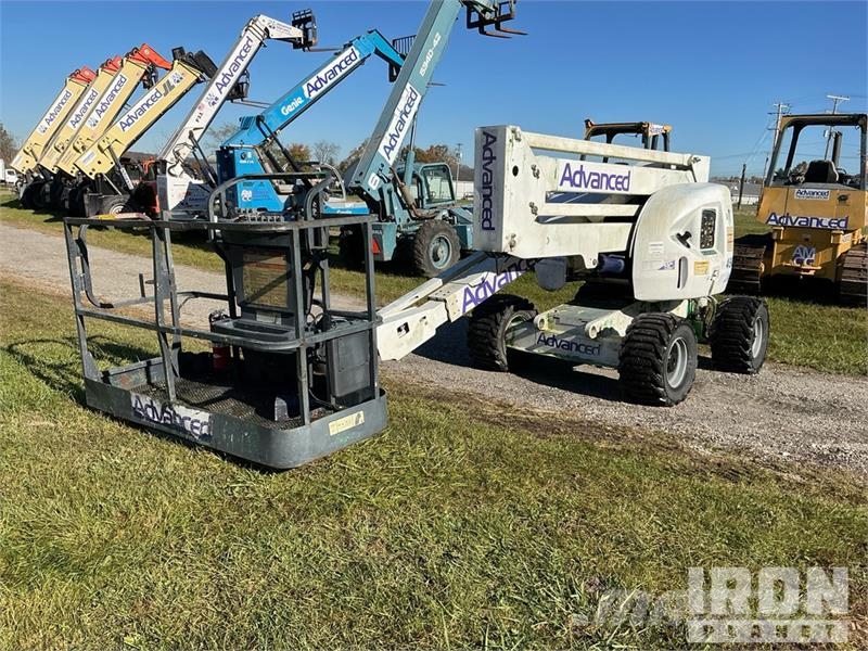 JLG 450A Series II 4WD Dual Fuel Articulating Boom Lif Kuukulkijat