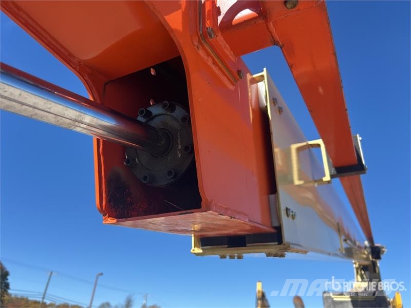 JLG 800AJ 4WD Diesel Articulating Boom Lift 曲臂高空工作平台