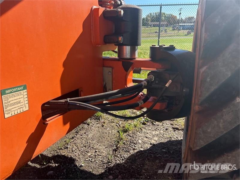 JLG 800AJ 4WD Diesel Articulating Boom Lift 曲臂高空工作平台