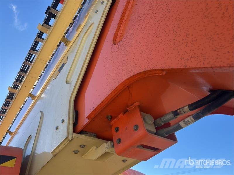 JLG 800AJ 4WD Diesel Articulating Boom Lift 曲臂高空工作平台
