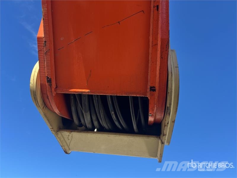 JLG 800AJ 4WD Diesel Articulating Boom Lift 曲臂高空工作平台