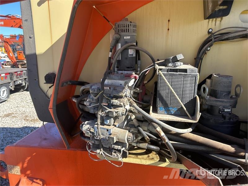 JLG 800AJ 4WD Diesel Articulating Boom Lift 曲臂高空工作平台