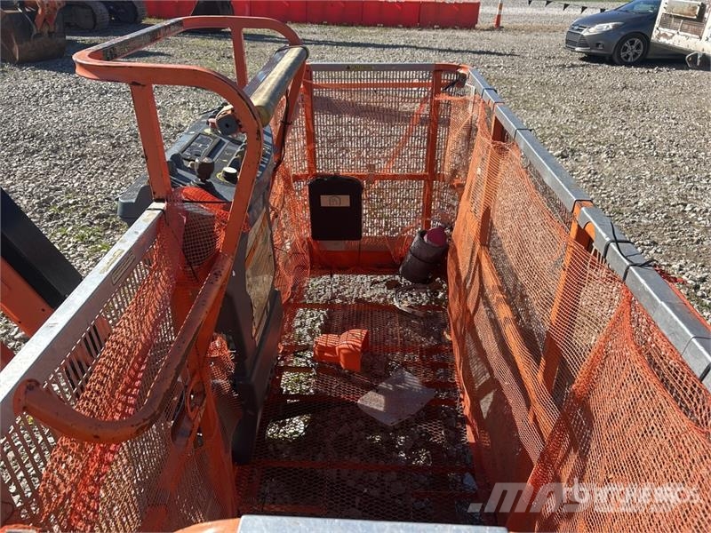 JLG 800AJ 4WD Diesel Articulating Boom Lift 曲臂高空工作平台