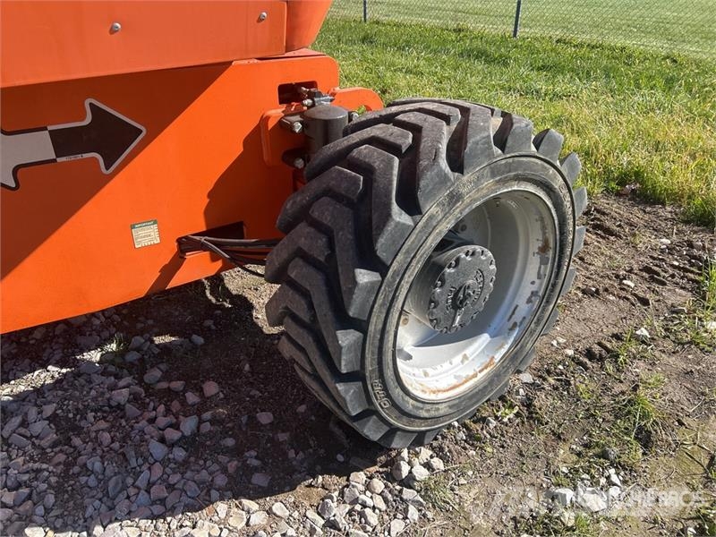 JLG 800AJ 4WD Diesel Articulating Boom Lift 曲臂高空工作平台