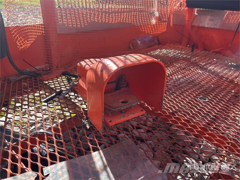 JLG 800AJ 4WD Diesel Articulating Boom Lift 曲臂高空工作平台