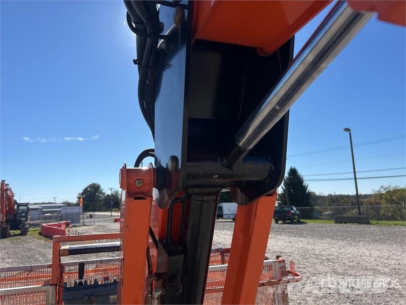 JLG 800AJ 4WD Diesel Articulating Boom Lift 曲臂高空工作平台