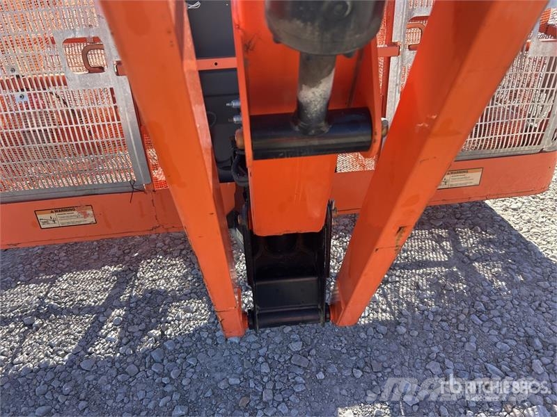 JLG 800AJ 4WD Diesel Articulating Boom Lift 曲臂高空工作平台