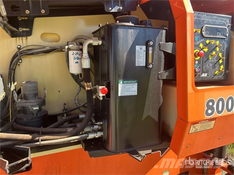 JLG 800AJ 4WD Diesel Articulating Boom Lift 曲臂高空工作平台
