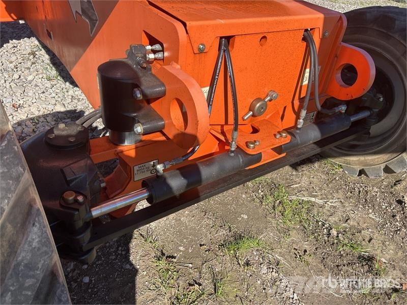 JLG 800AJ 4WD Diesel Articulating Boom Lift 曲臂高空工作平台
