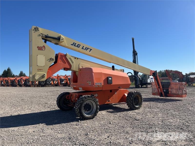 JLG 800AJ 4WD Diesel Articulating Boom Lift 曲臂高空工作平台