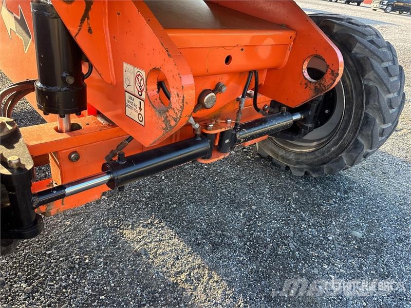 JLG 860SJ 4WD Diesel Articulating Boom Lift Articulated boom lifts