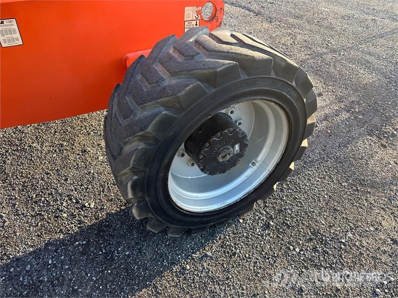 JLG 860SJ 4WD Diesel Articulating Boom Lift Articulated boom lifts